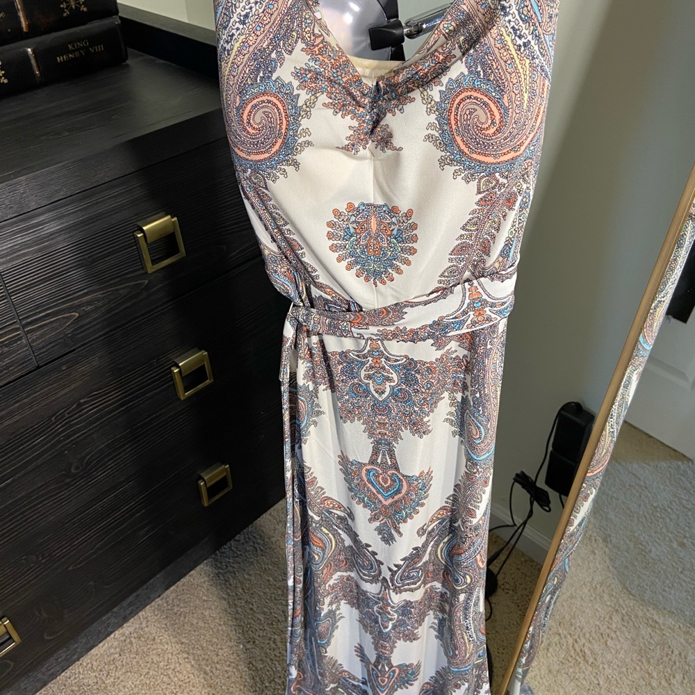 Strappy sleeveless maxi dress with paisley design